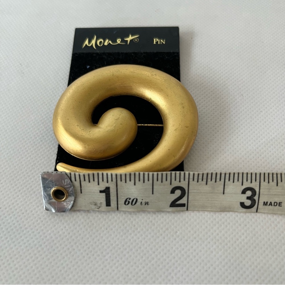 Monet Vintage Gold Tone Large Brooch - Picture 3 of 6